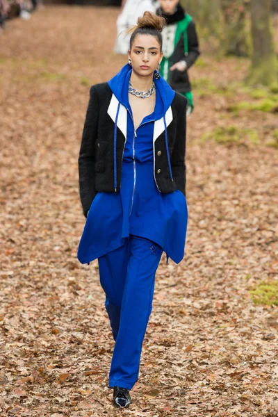 Look 64